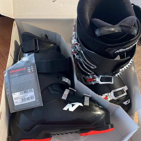 NEW STILL IN BOX NORDICA SKI BOOTS - Picture 6 of 6